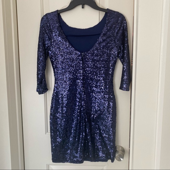 Navy sequened bodycon dress 😍 - Picture 3 of 6